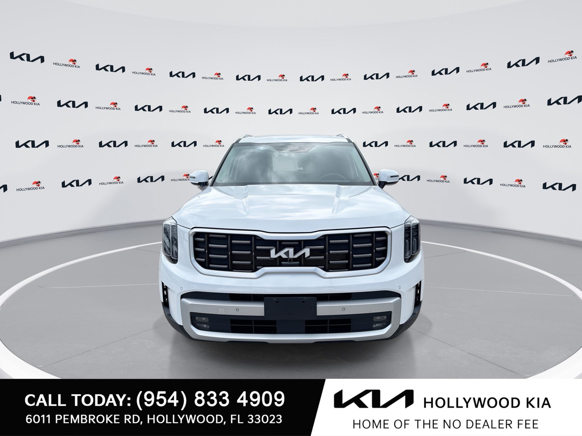 Used 2025 Kia Telluride SX w/ SX Captain's Chair Package AWD/4WD image 3