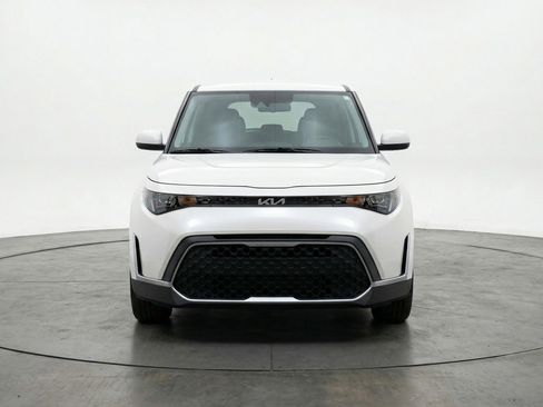 Used 2025 Kia Soul LX w/ LX Technology Package image 2