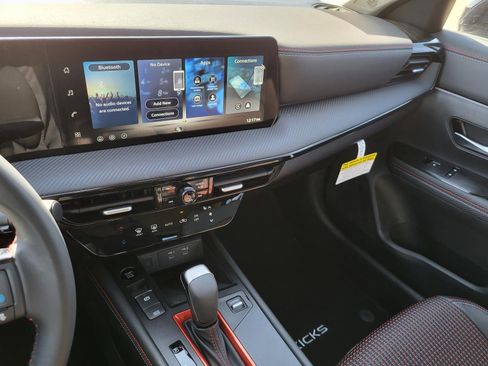 New 2026 Nissan Kicks SR FWD image 3