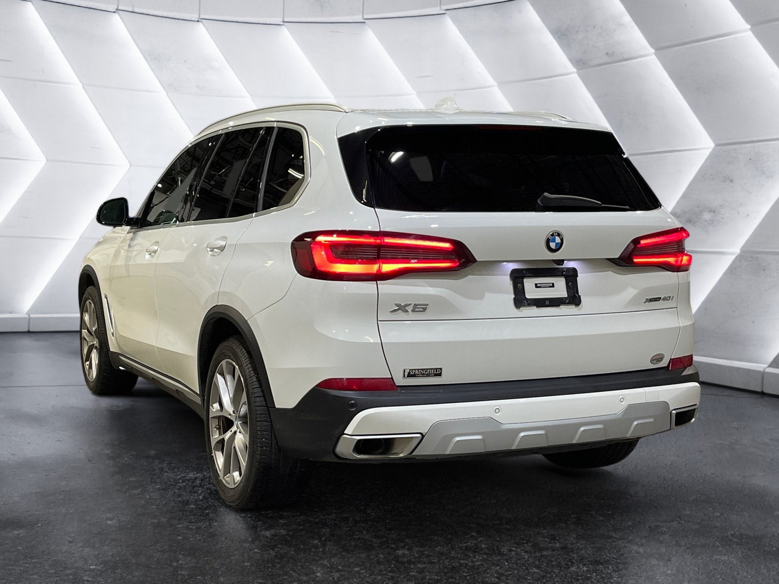 Used 2022 BMW X5 xDrive40i w/ Premium Package AWD/4WD image 4