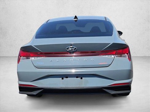 Used 2022 Hyundai Elantra SEL FWD image 6