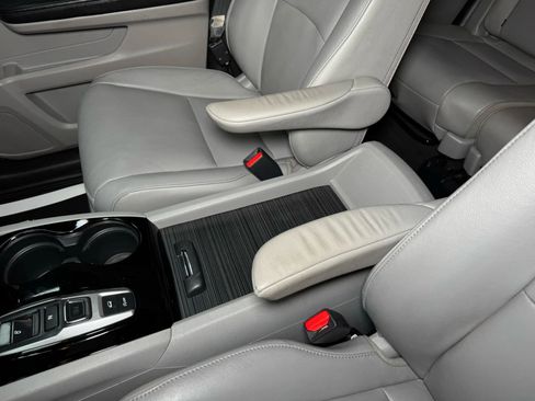 Used 2016 Honda Pilot Touring image 45