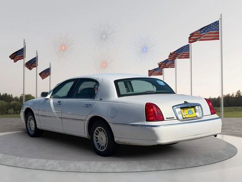 Used 2001 Lincoln Town Car Cartier RWD image 5
