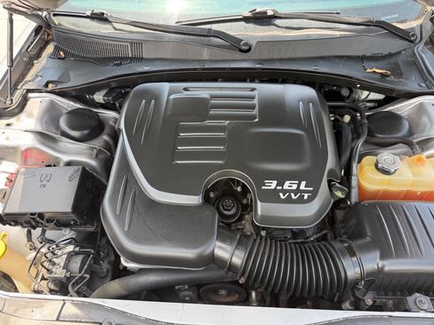 Used 2017 Chrysler 300 Limited w/ 300 Premium Group RWD image 33