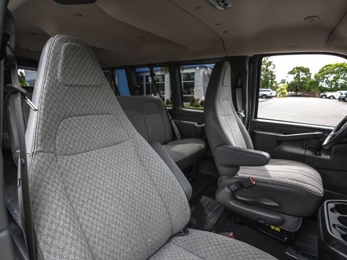 Used 2025 Chevrolet Express 3500 LT w/ LT Preferred Equipment Group RWD image 31