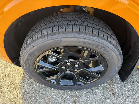 New 2026 Ford Maverick XLT w/ XLT Luxury Package AWD/4WD image 9