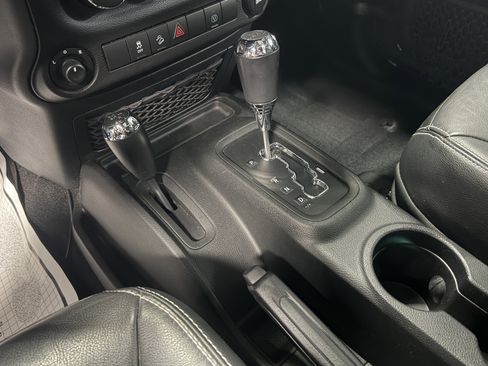 Used 2018 Jeep Wrangler Unlimited Sport AWD/4WD image 12