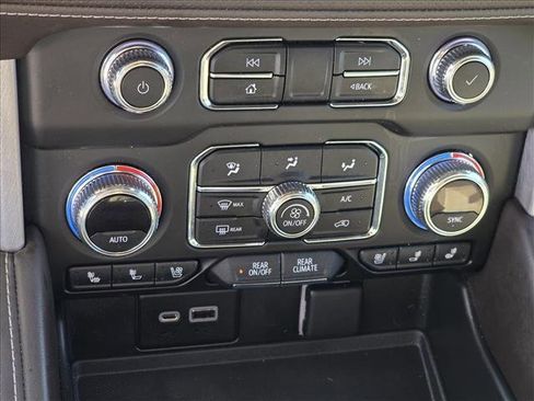 Used 2022 GMC Yukon SLT image 18