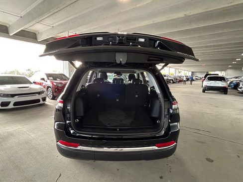 Used 2023 Jeep Grand Cherokee Limited image 37