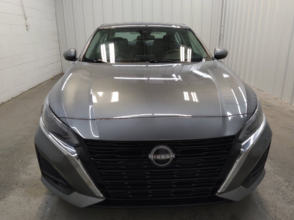 Used 2023 Nissan Altima 2.5 SV FWD image 14