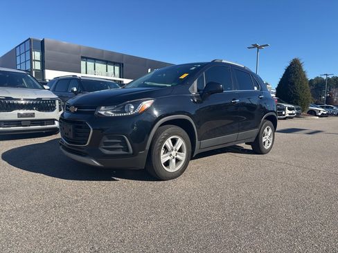 Used 2020 Chevrolet Trax LT w/ LT Convenience Package image 1