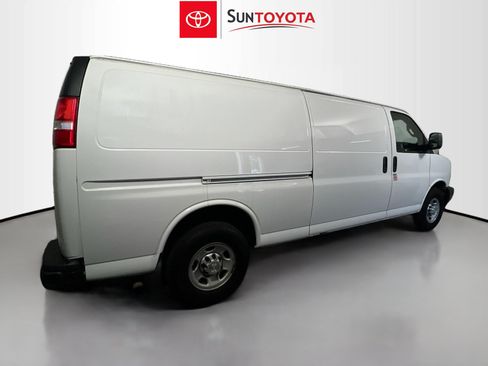 Used 2020 Chevrolet Express 3500 Extended w/ Driver Convenience Package RWD image 4