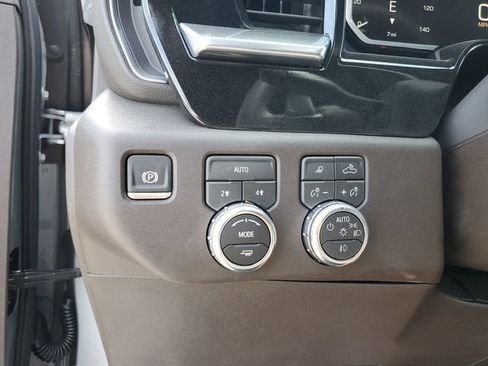 New 2026 GMC Sierra 1500 SLT image 32