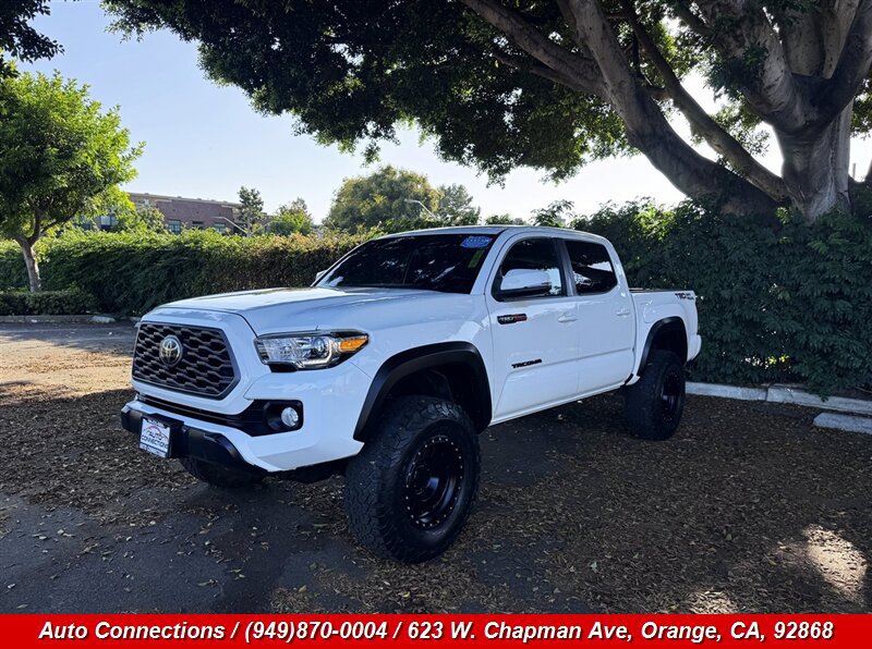 Used 2017 Toyota Tacoma TRD Off-Road RWD image 2