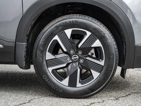 Used 2025 Nissan Kicks SV w/ Charging Package image 17