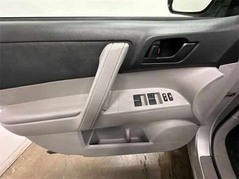 Used 2013 Toyota Highlander Plus image 14
