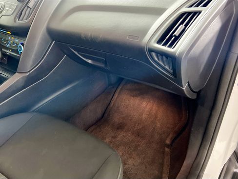 Used 2015 Ford Focus SE image 33