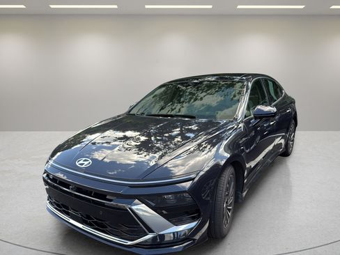 Used 2025 Hyundai Sonata Limited FWD image 1