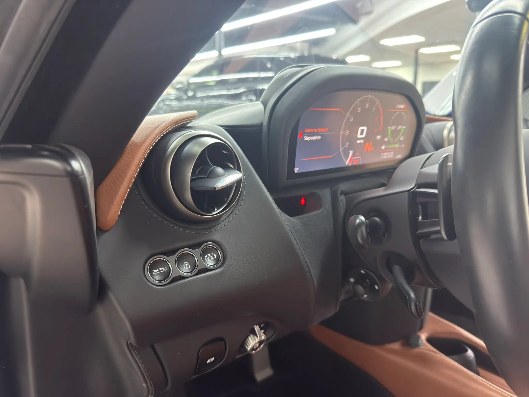 Used 2018 McLaren 720S RWD image 24