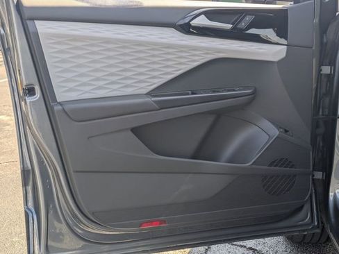 Used 2022 Volkswagen Taos S image 9