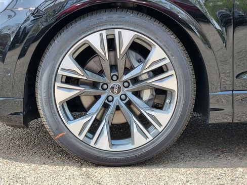 New 2026 Audi Q8 Prestige image 9