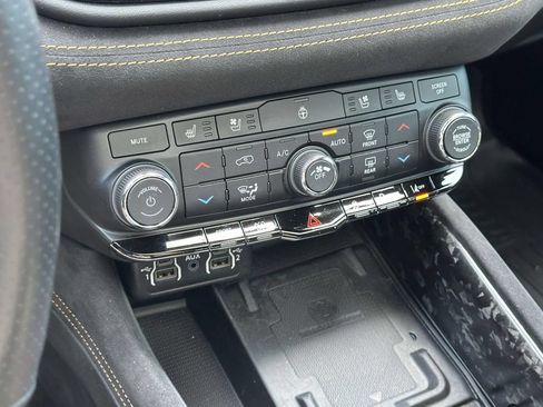 Used 2022 Dodge Durango R/T w/ Hemi Orange Plus Package AWD/4WD image 28