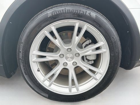 Used 2023 Tesla Model Y AWD image 32