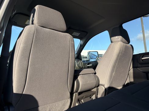 Used 2023 Chevrolet Silverado 2500 Custom w/ Custom Value Package image 27