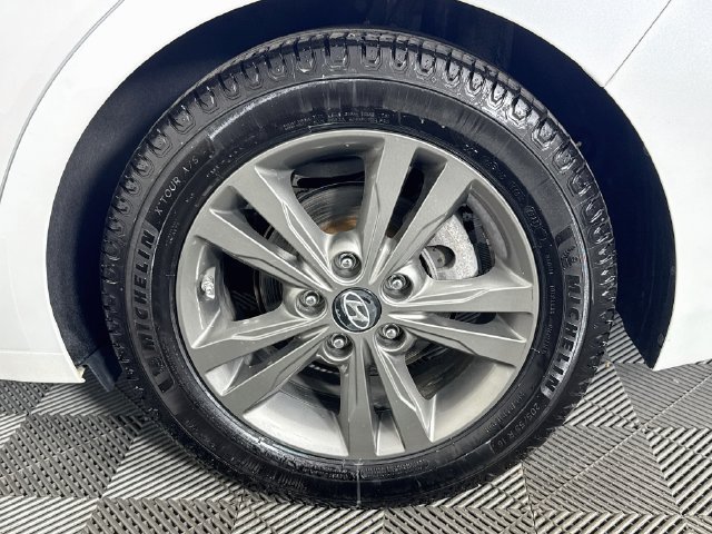 Used 2018 Hyundai Elantra SEL FWD image 32