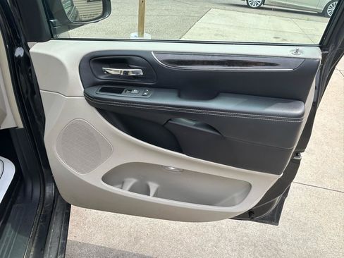 Used 2014 Chrysler Town & Country Touring w/ Trailer Tow Group FWD image 15