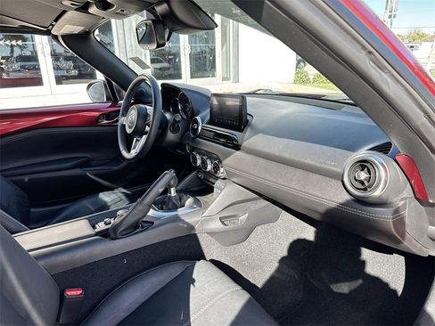 Used 2022 MAZDA MX-5 Miata RF Grand Touring image 15
