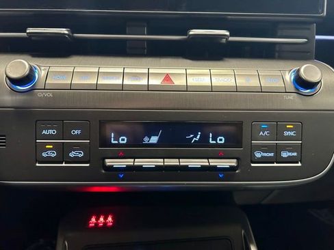 Used 2024 Hyundai Kona Limited AWD/4WD image 31