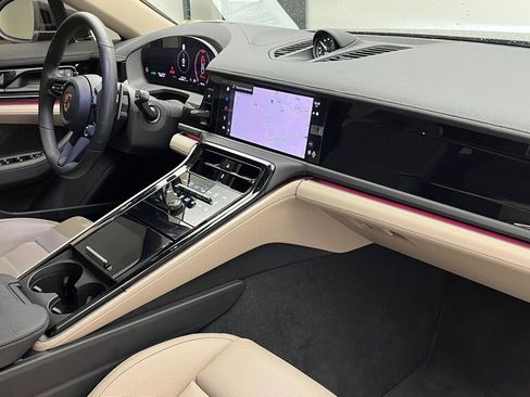 Used 2025 Porsche Panamera 4 image 33