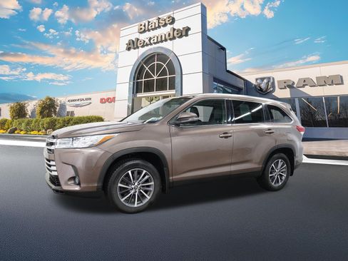 Used 2019 Toyota Highlander XLE image 10