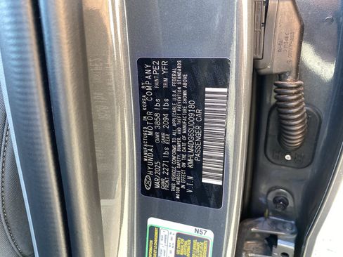 Certified 2025 Hyundai Elantra Sport image 31