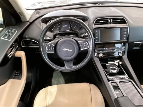 Used 2018 Jaguar F-PACE Premium image 6