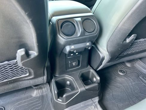 Used 2024 Jeep Gladiator Mojave AWD/4WD image 32