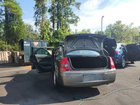 Used 2008 Chrysler 300 Touring RWD image 1