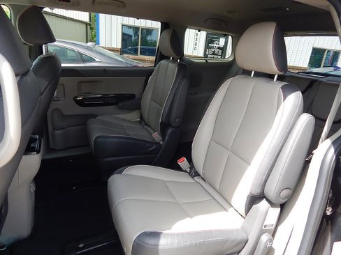 Used 2018 Kia Sedona SX image 12