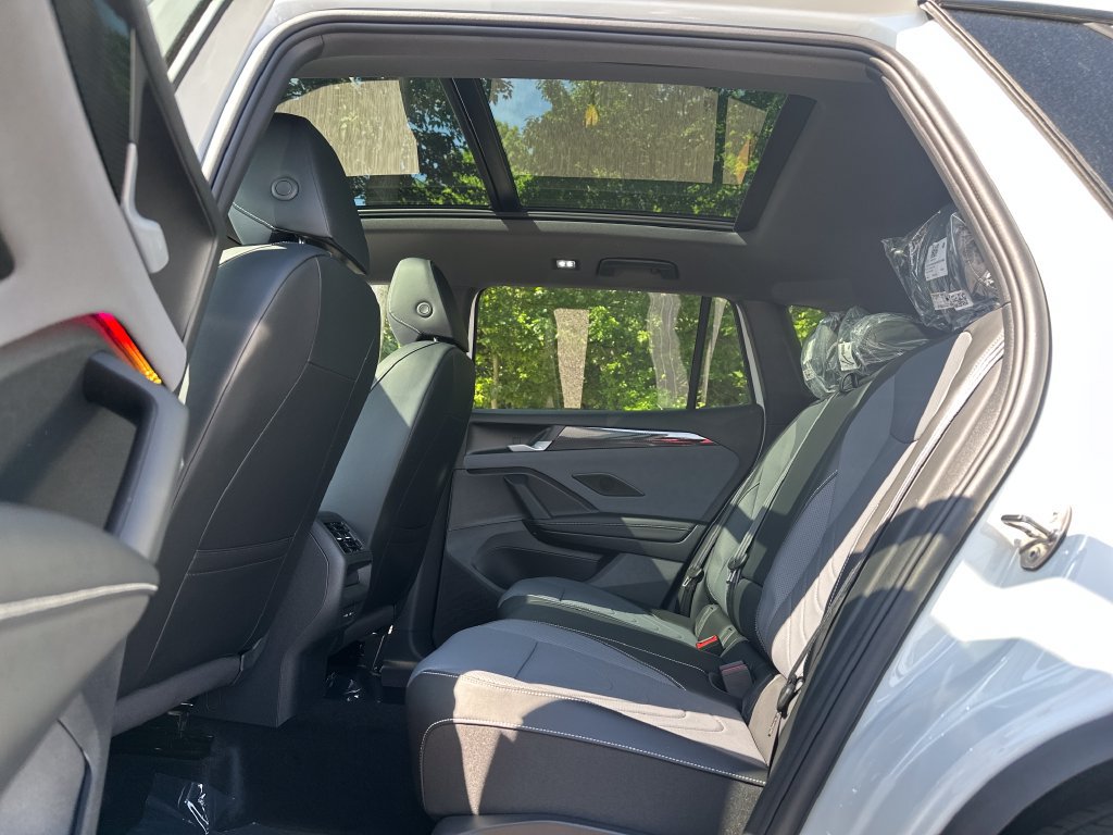 New 2026 Volkswagen Tiguan SE R-Line AWD/4WD image 18