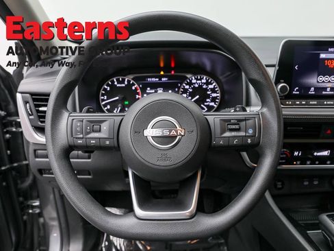 Used 2024 Nissan Rogue SV image 15