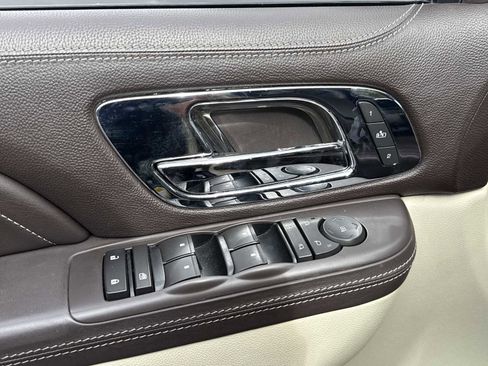 Used 2010 Cadillac Escalade ESV Platinum image 19