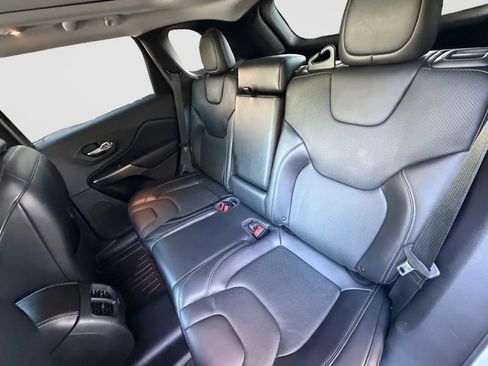 Used 2019 Jeep Cherokee Limited AWD/4WD image 15