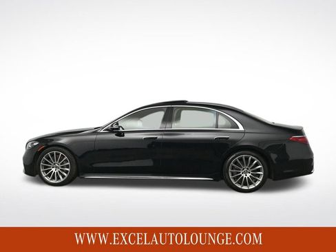 Used 2022 Mercedes-Benz S 580 4MATIC Sedan w/ AMG Line Package image 3