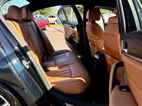 Used 2018 BMW M550i xDrive image 23