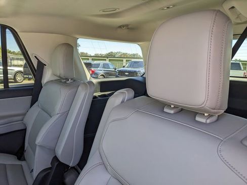 Certified 2025 Ford Expedition Active image 21