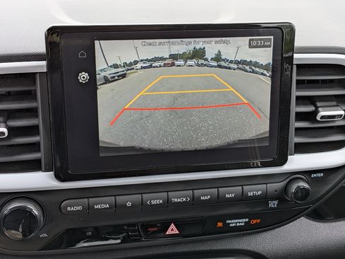Used 2024 Hyundai Venue Limited FWD image 24