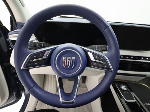 Used 2025 Buick Enclave Avenir image 12