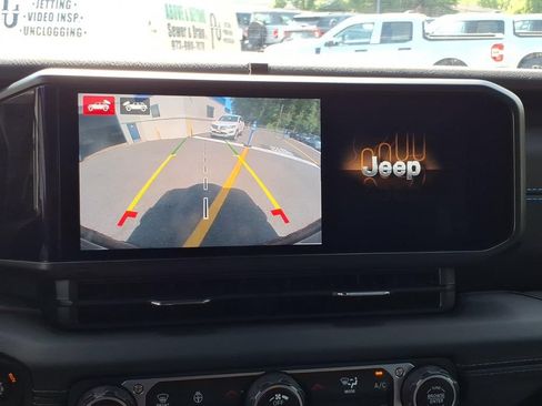 Used 2024 Jeep Wrangler High Altitude AWD/4WD image 18