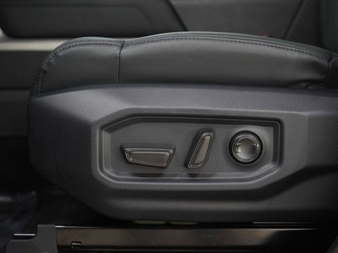 Used 2025 Toyota Tundra Limited image 21